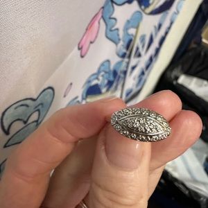 Yellow gold diamond floral ring. 14k single cut three stones